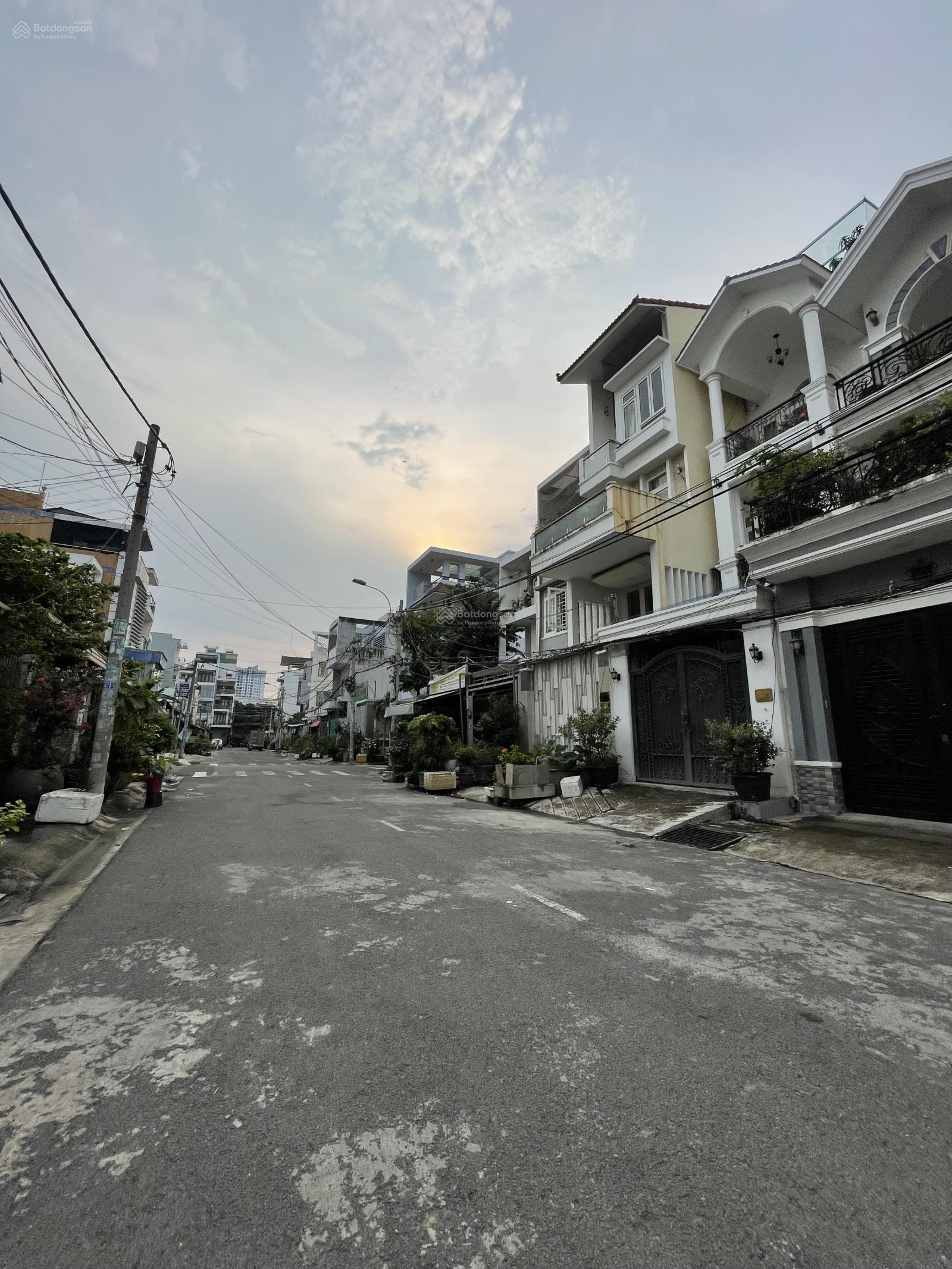 Bán nhà 1 Lầu mặt tiền đường 12m - khu Cư Xá Ngân Hàng Quận 7