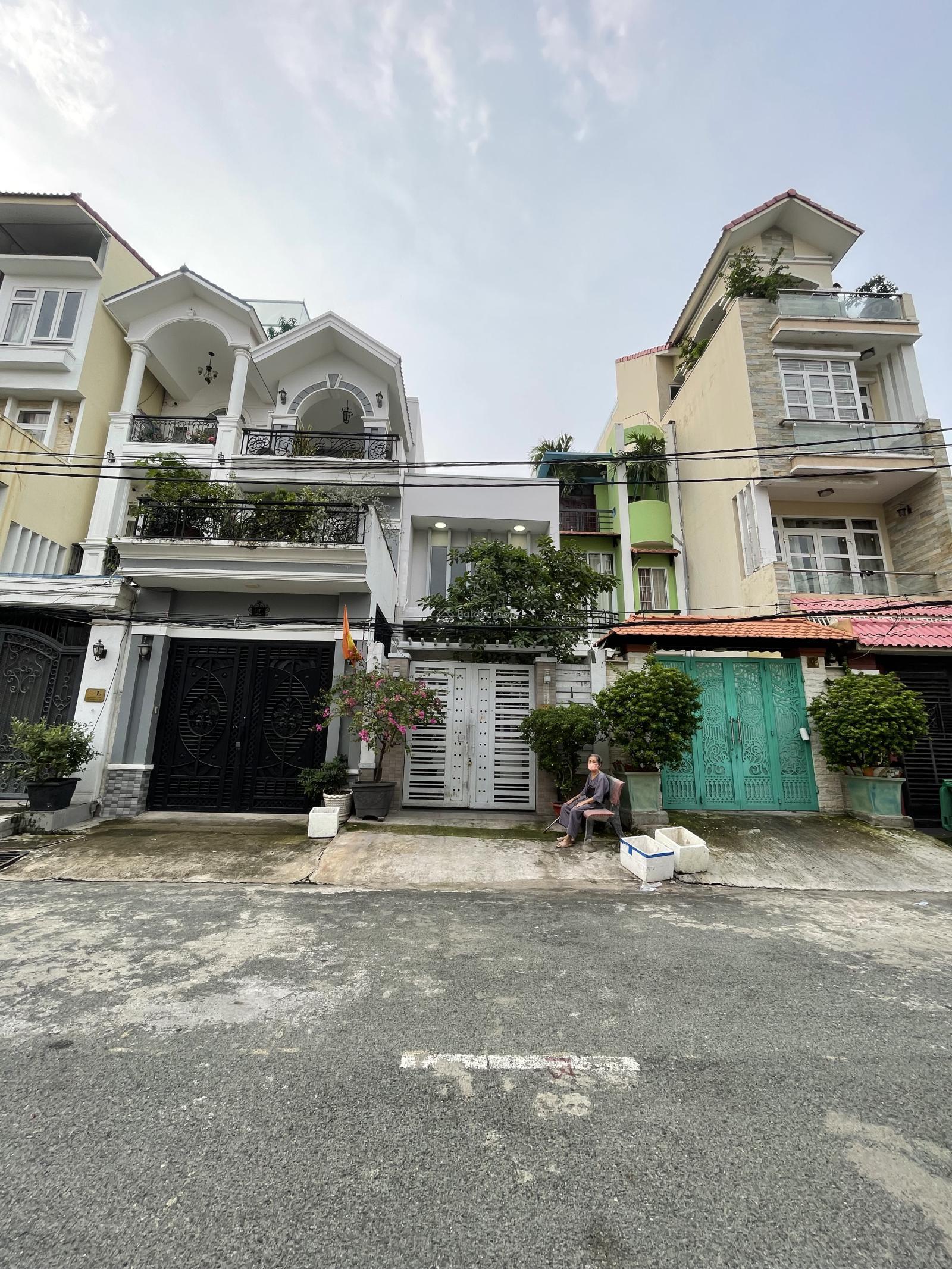 Bán nhà 1 Lầu mặt tiền đường 12m - khu Cư Xá Ngân Hàng Quận 7