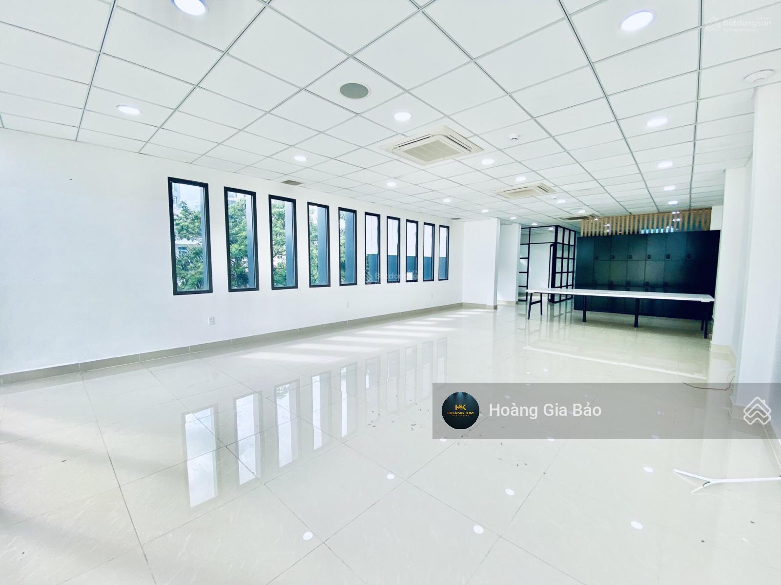 Cho thuê nhà Lam Sơn, P. 2, Q. Tân Bình, DT: 7x19m, hầm trệt 4 lầu, thang máy