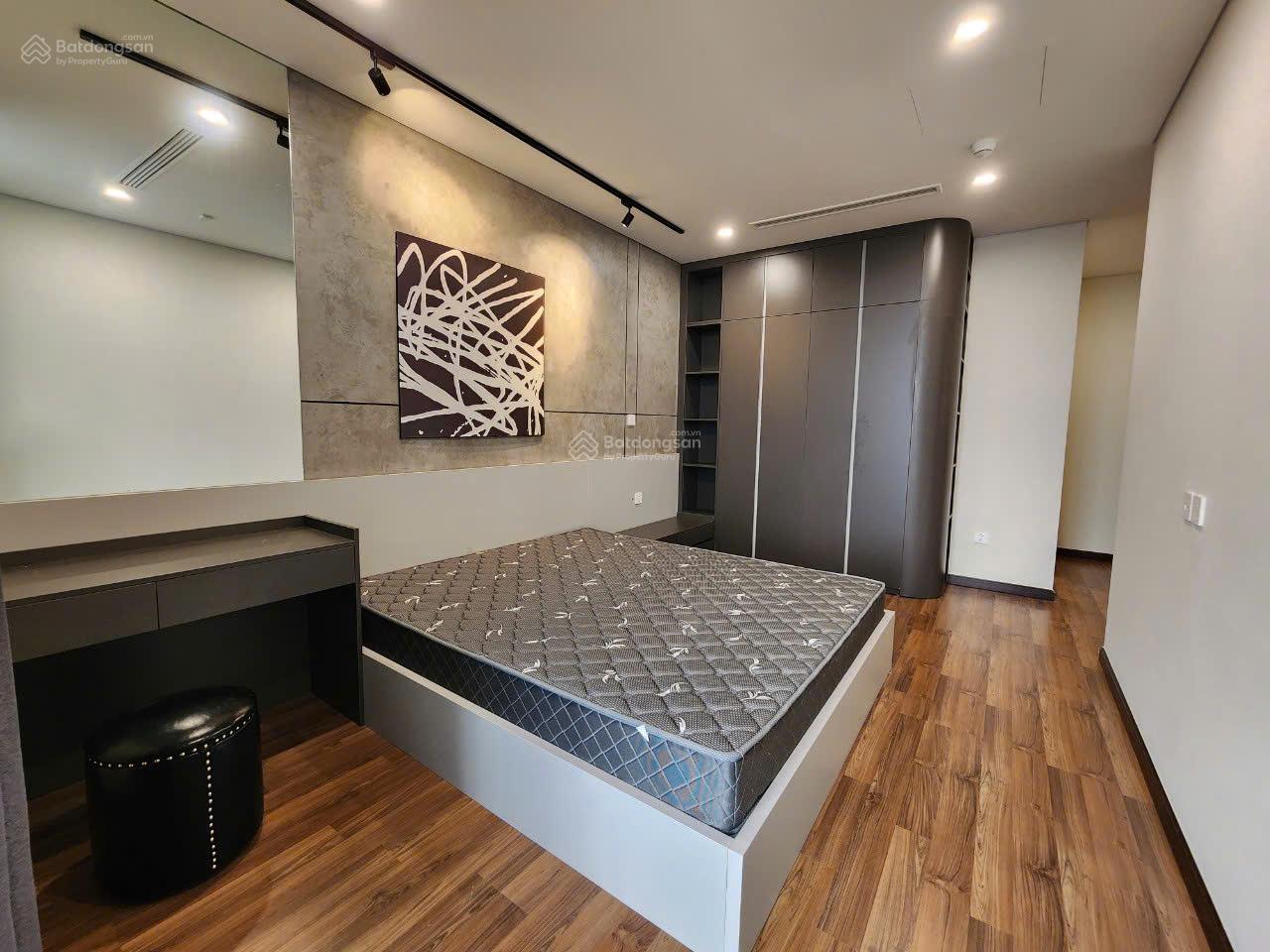 Chính chủ cho thuê gấp căn hộ VInhomes Nguyễn Chí Thanh 110m 3 phòng ngủ full đồ giá 22 triệu/tháng