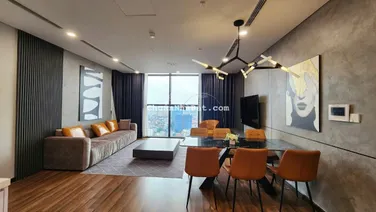 Chính chủ cho thuê gấp căn hộ VInhomes Nguyễn Chí Thanh 110m 3 phòng ngủ full đồ giá 22 triệu/tháng