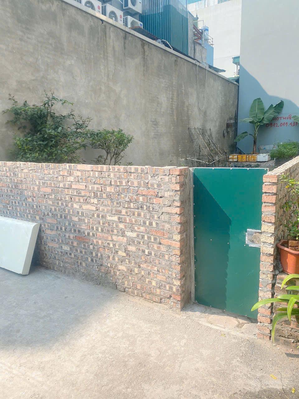 Em chính chủ cần bán 55.5 m2 phố Thành Trung, thị trấn Trâu Quỳ, HN. Đường ô tô. Giá: 9.6 tỷ Em chính chủ cần bán 55.5 m2 phố Thành Trung, thị trấn Trâu Quỳ, HN. Đường ô tô. Giá: 9.6 tỷ