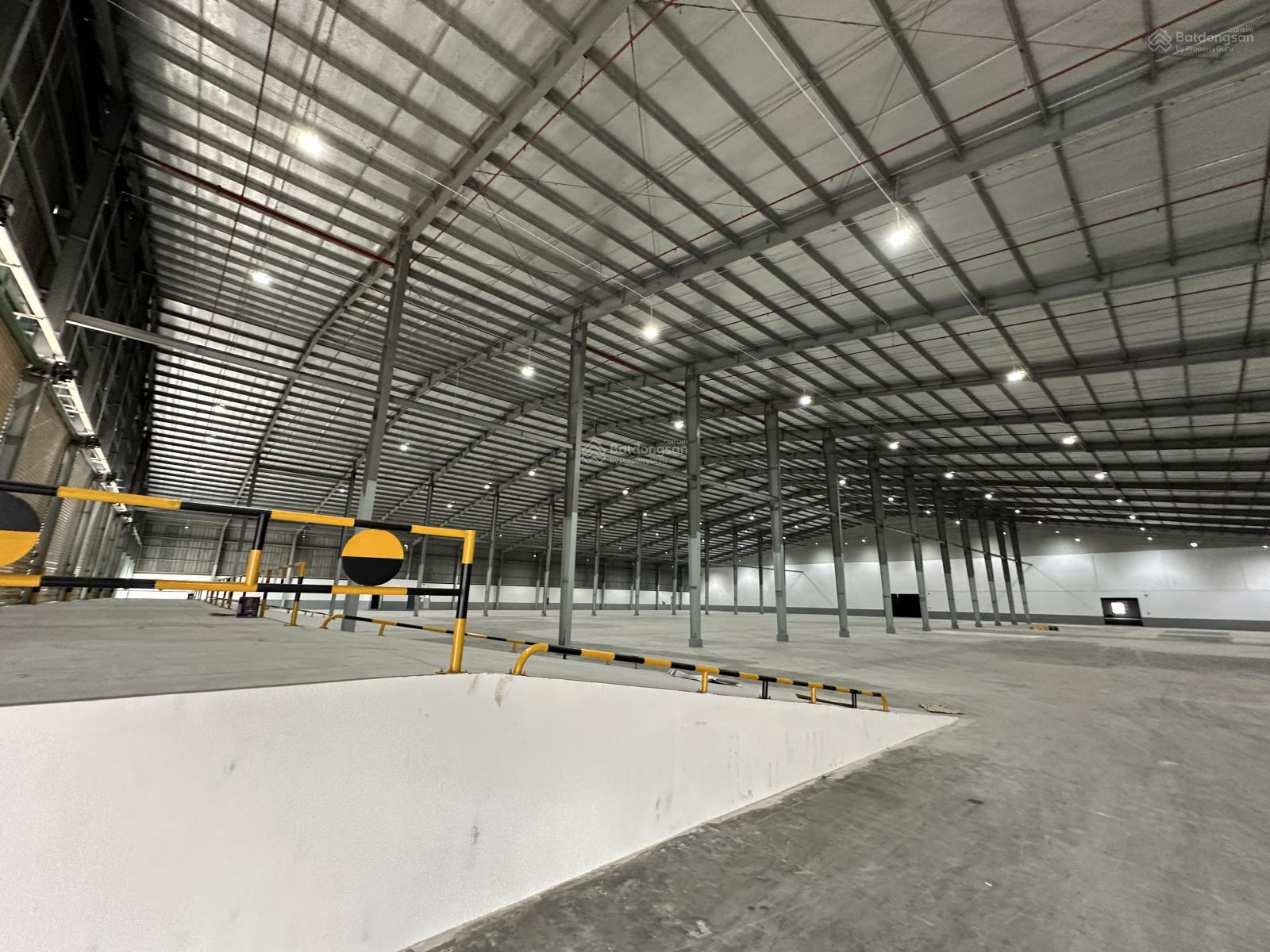 Cho thuê 15000m2 kho đẹp KCN Sóng Thần 2