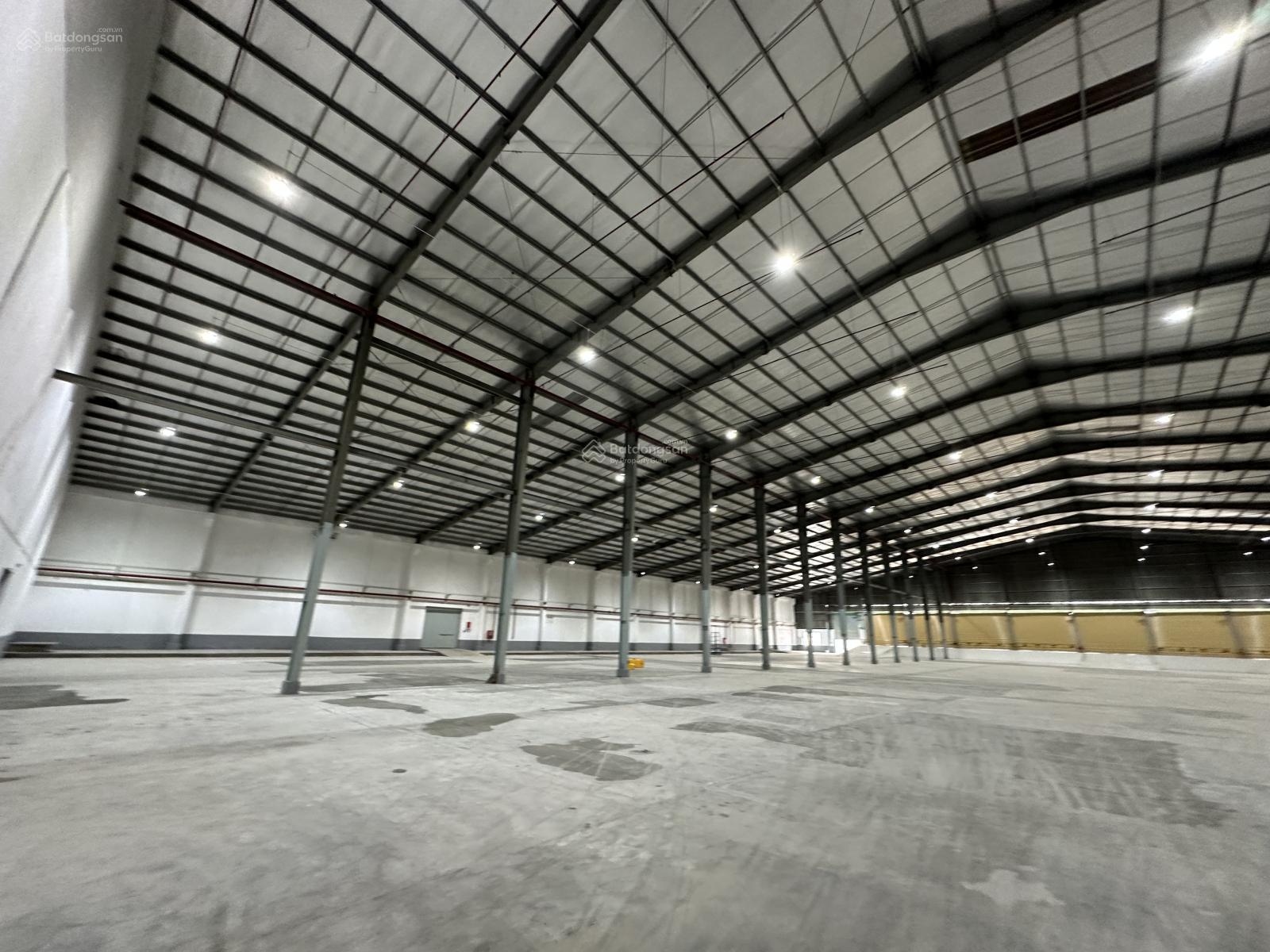 Cho thuê 15000m2 kho đẹp KCN Sóng Thần 2