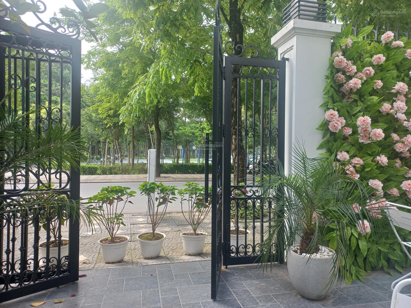 Chính chủ bán nhà biệt thự 170m2 siêu hiếm, gần công viên rộng 20ha. LH: 0971 987 ***
