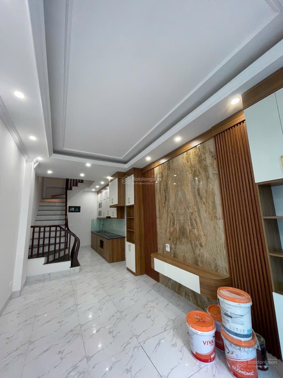 Bán nhà 32m2 giá 4tỷ450tr xây độc lập 5 tầng, ngõ ô tô nhỏ, có nơi gửi xe ô tô gần nhà, sổ đỏ
