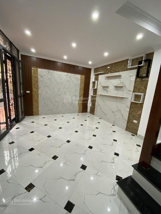 Chính chủ cần cho thuê gấp nhà Nguyễn Chí Thanh, DT 50m2 x 4 tầng, ô tô đỗ cửa. Giá 16tr/th