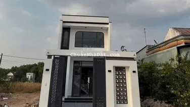 Bán nhà sổ hồng sẵn trệt lửng hiện đại vị trí đẹp tại Mỹ Phước 3, Bến Cát, Bình Dương
