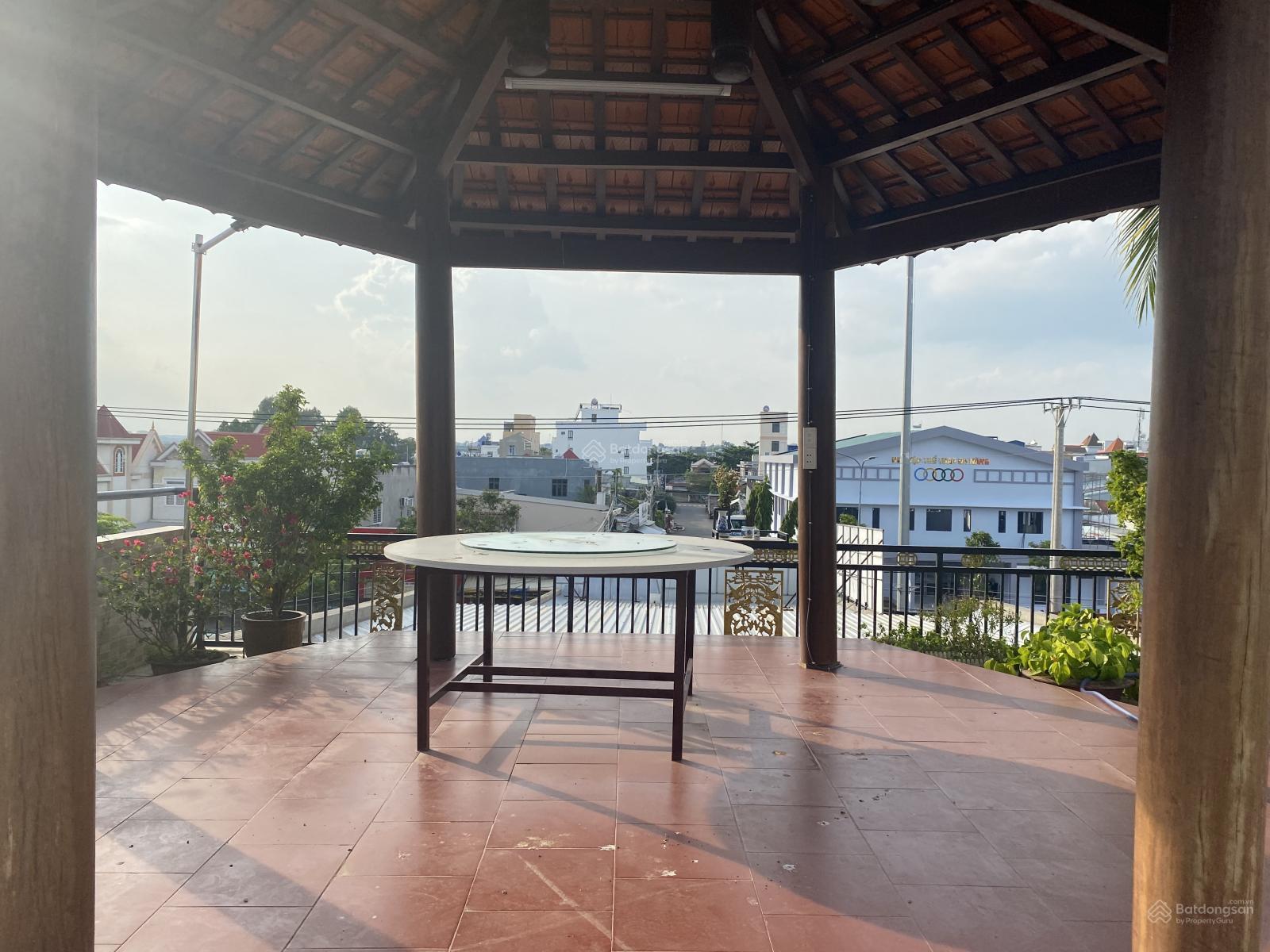 Cần bán mặt tiền đường 27/4 giao nhau Huỳnh Minh Thạnh, ngay ngã tư đèn xanh đỏ, 300m2 TC, 8.5 tỷ