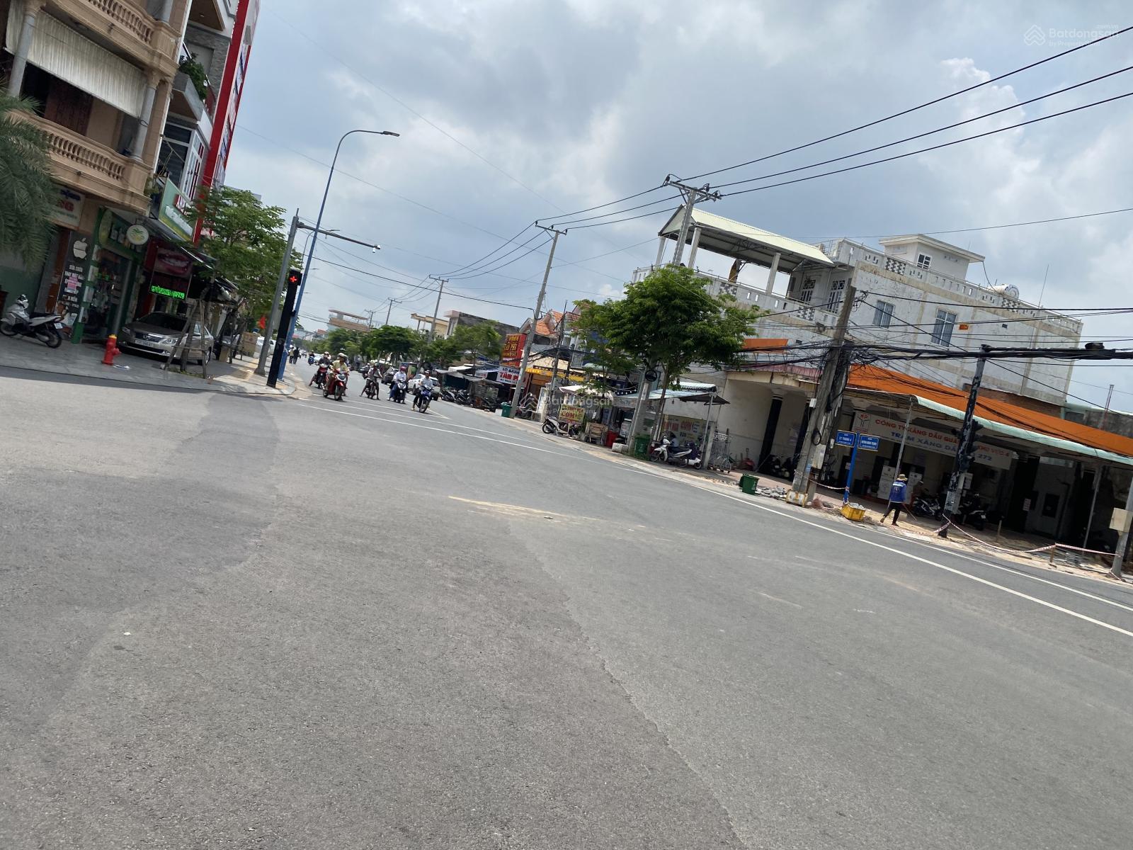 Cần bán mặt tiền đường 27/4 giao nhau Huỳnh Minh Thạnh, ngay ngã tư đèn xanh đỏ, 300m2 TC, 8.5 tỷ