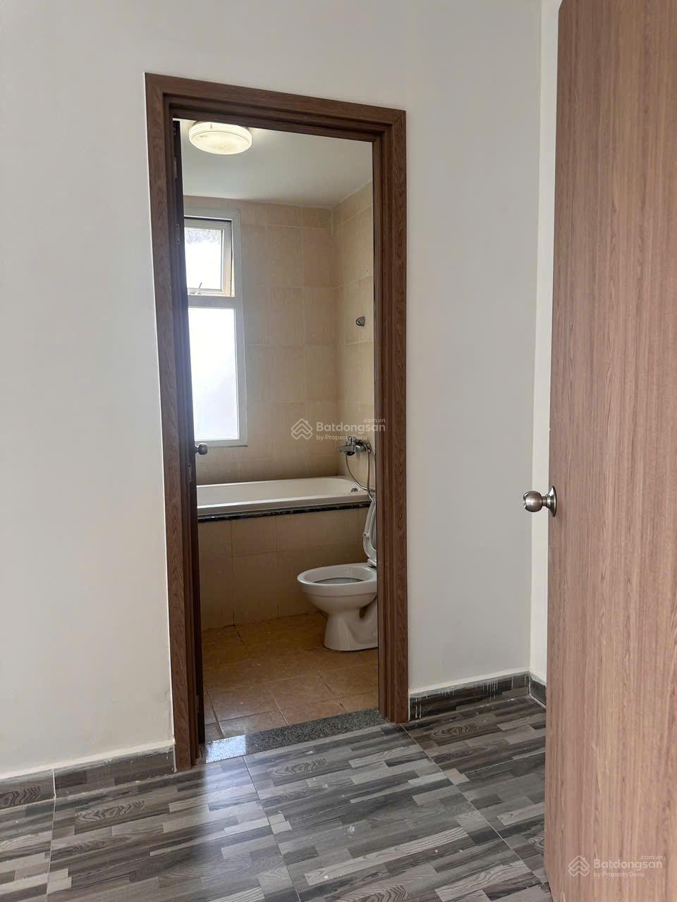 Bán căn góc Lô C rộng 99m2, 2 phòng 2WC, nhà mới như hình, sổ hồng vĩnh viễn. LH: 0907 383 ***