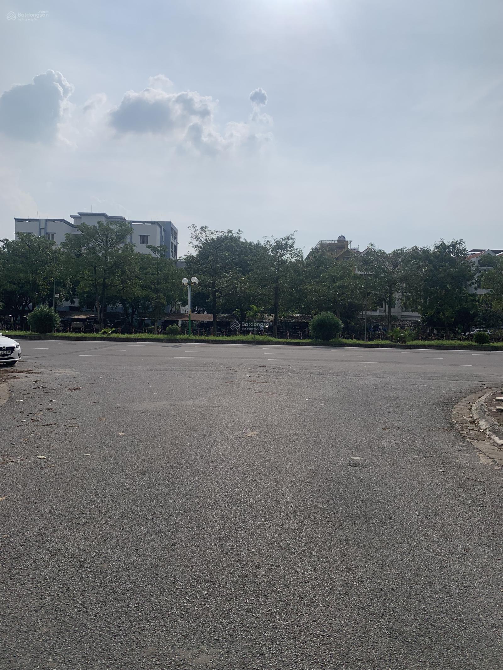 Cần bám lô đất 301m2, ( lô góc 3 mặt thoáng) MT 12m mặt phố Hồng Tiến Long Biên Hà Nội