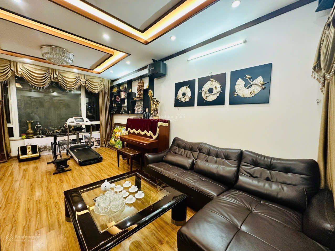 Em xin giới thiệu tới anh chị nhà Phân Lô - hai xe hơi tránh - Phố Lạc Long Quân - DT:80m2 5 tầng