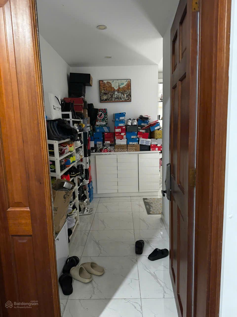 Chính chủ bán căn hộ 91 Phạm Văn Hai, 68m2, 2 phòng ngủ, 2WC, sổ hồng, giá 3.8 tỷ. Tuấn 0901 499 ***