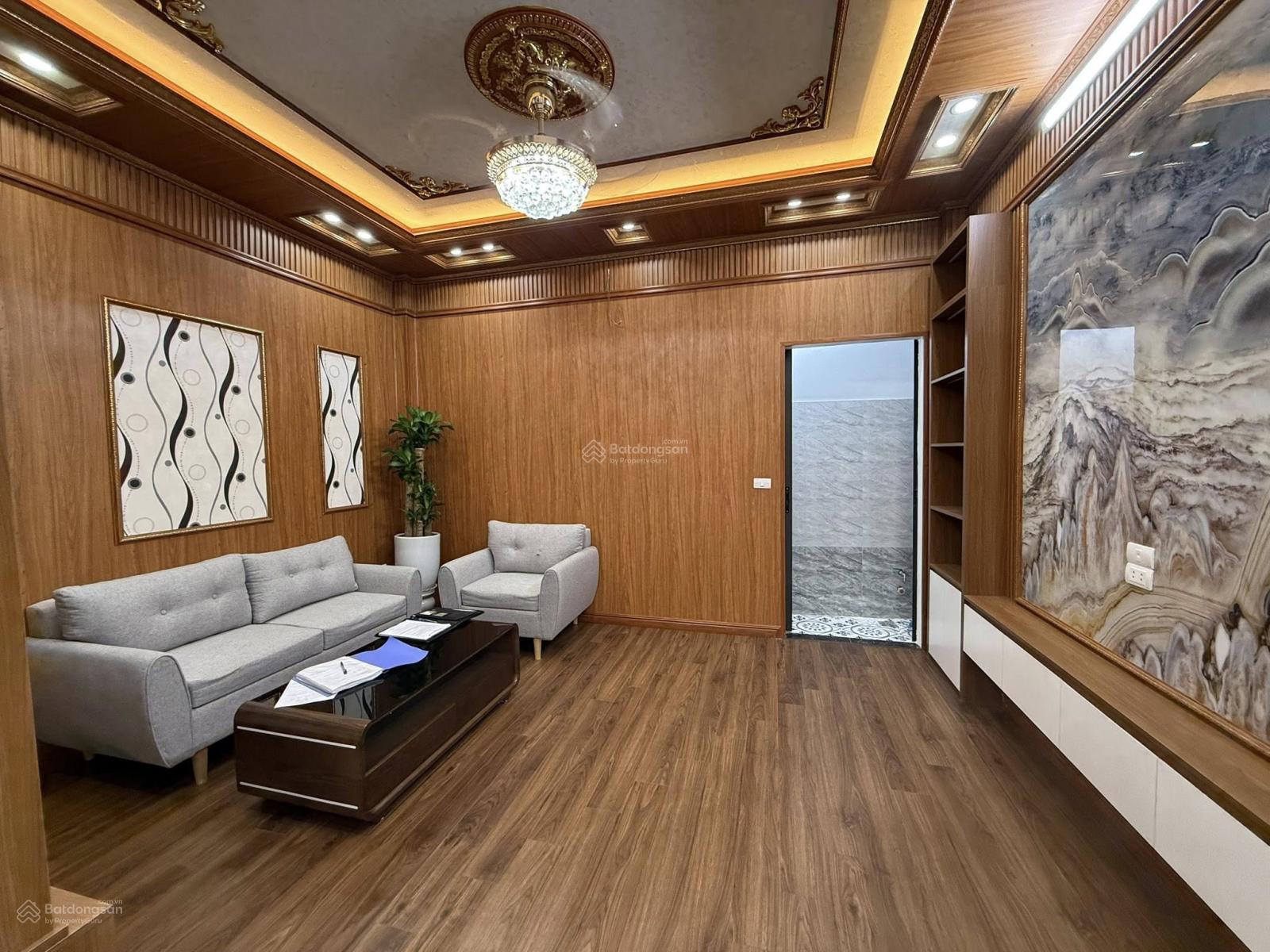 Chủ cần bán gấp để xuất cảnh trong năm - nhà phân lô - Nguyên Hồng - ô tô - thang máy - 55m2