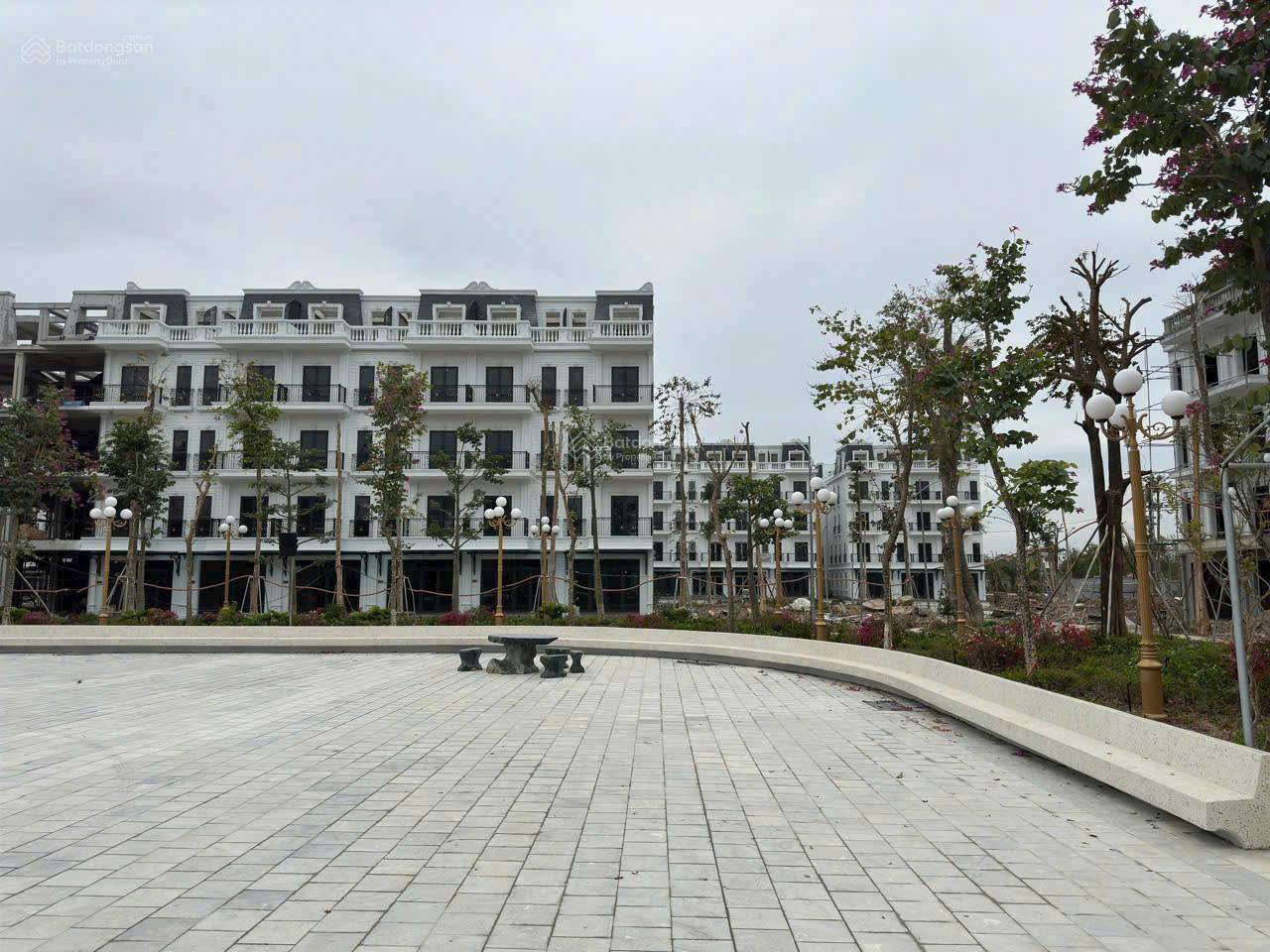 Bán gấp căn liền kề tại Đông Dương Residence, Quốc lộ 32, Hoài Đức - đường 24m giá chỉ 12.x tỷ