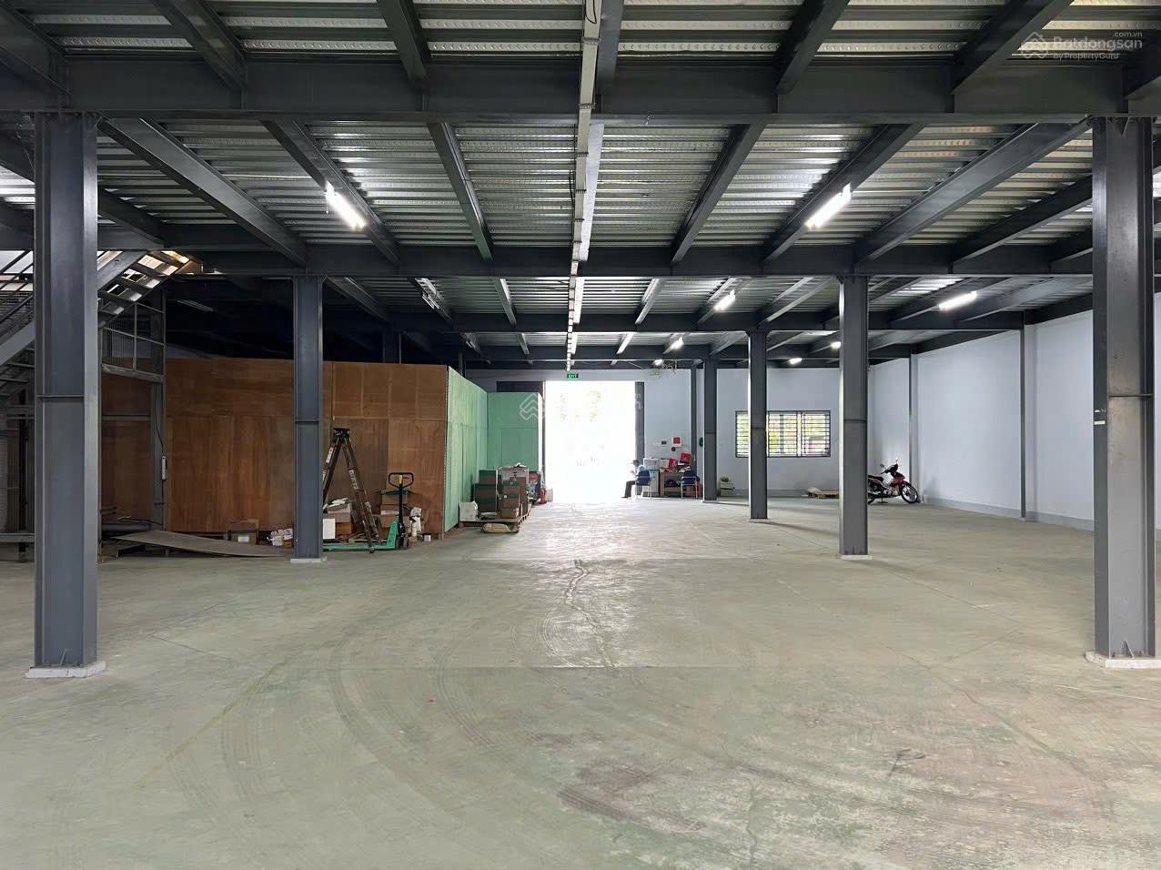 Kho xưởng bãi 1.100m2 có văn phòng và có PCCC, mặt tiền đường Võ Văn Kiệt, lộ container