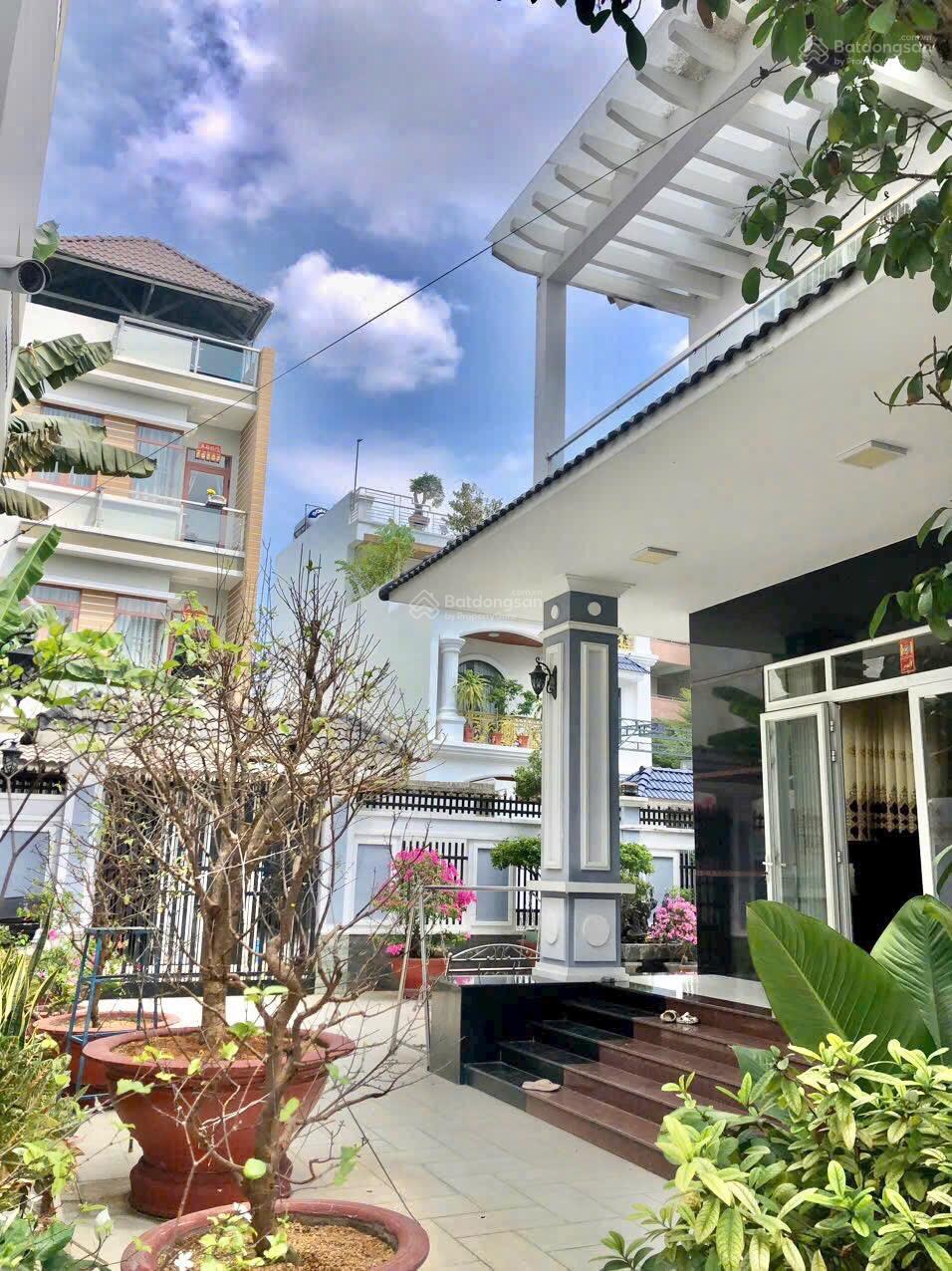 Bán biệt thự vip 1T1L phường Bửu Long Biên Hòa. DT: 15x29m=416m2. Giá: 11tỷ5 giá cũ: 14tỷ