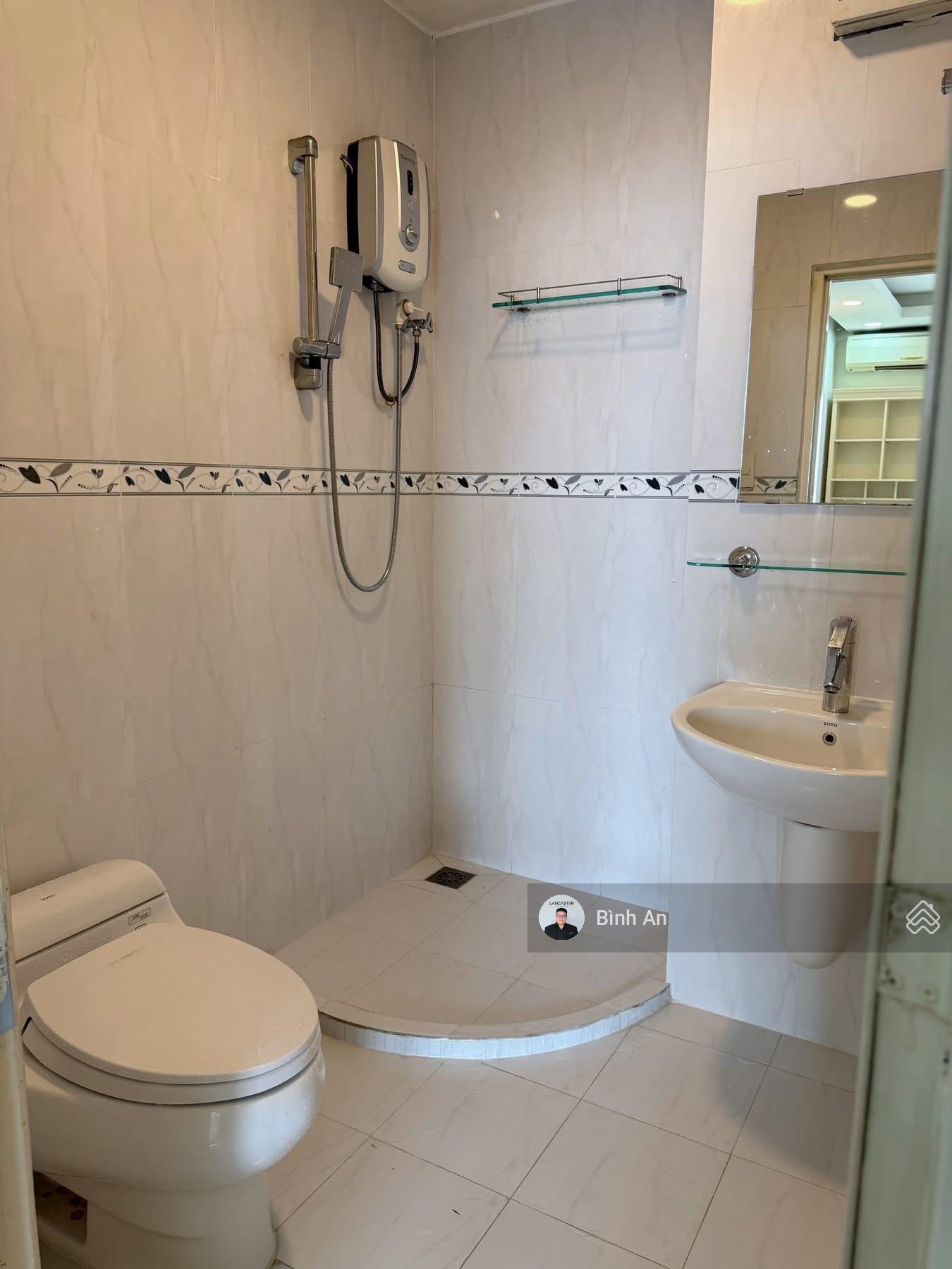 Căn 3PN mặt tiền Bến Vân Đồn, sổ hồng sẵn chỉ 5.75 tỷ