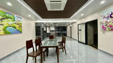 Chính chủ cho thuê 3 sàn văn phòng mặt phố cực vip Tây Hồ, mỗi sàn rộng 200m2, giá thuê cực hợp lý