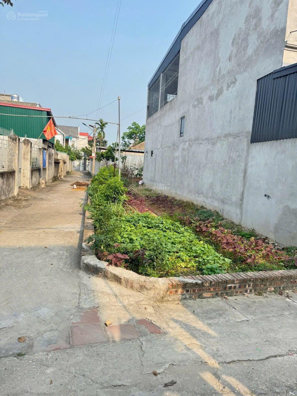 Bán mảnh đất Đẹp , ở Thôn Đường Nhạn , Xã Xuân Nộn, Huyện Đông Anh, TP Hà Nội.
Diện tích : 72,3 m2