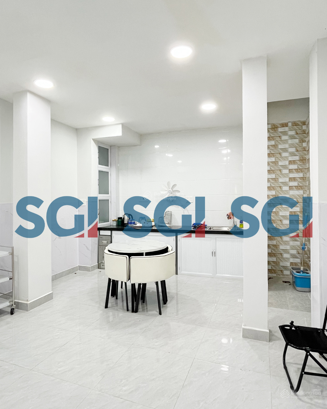 Cho thuê nhà mới nguyên căn - Trần Hưng Đạo, Q1