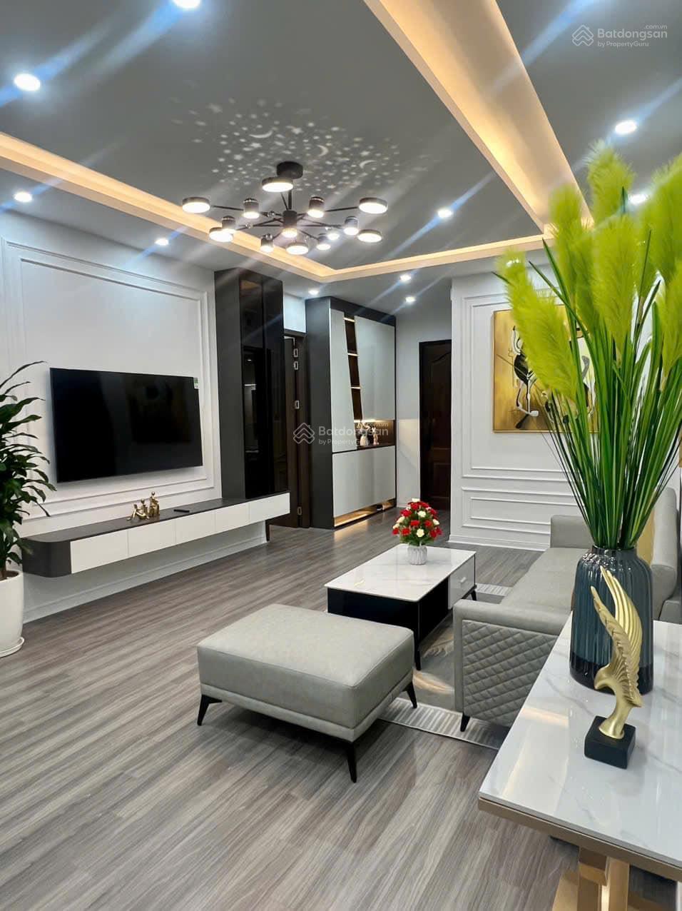Tôi bán gấp căn hộ 2 ngủ, 2wc, tòa Vimeco CT1, Nguyễn Chánh, 94m2. LH: 0834 487 ***