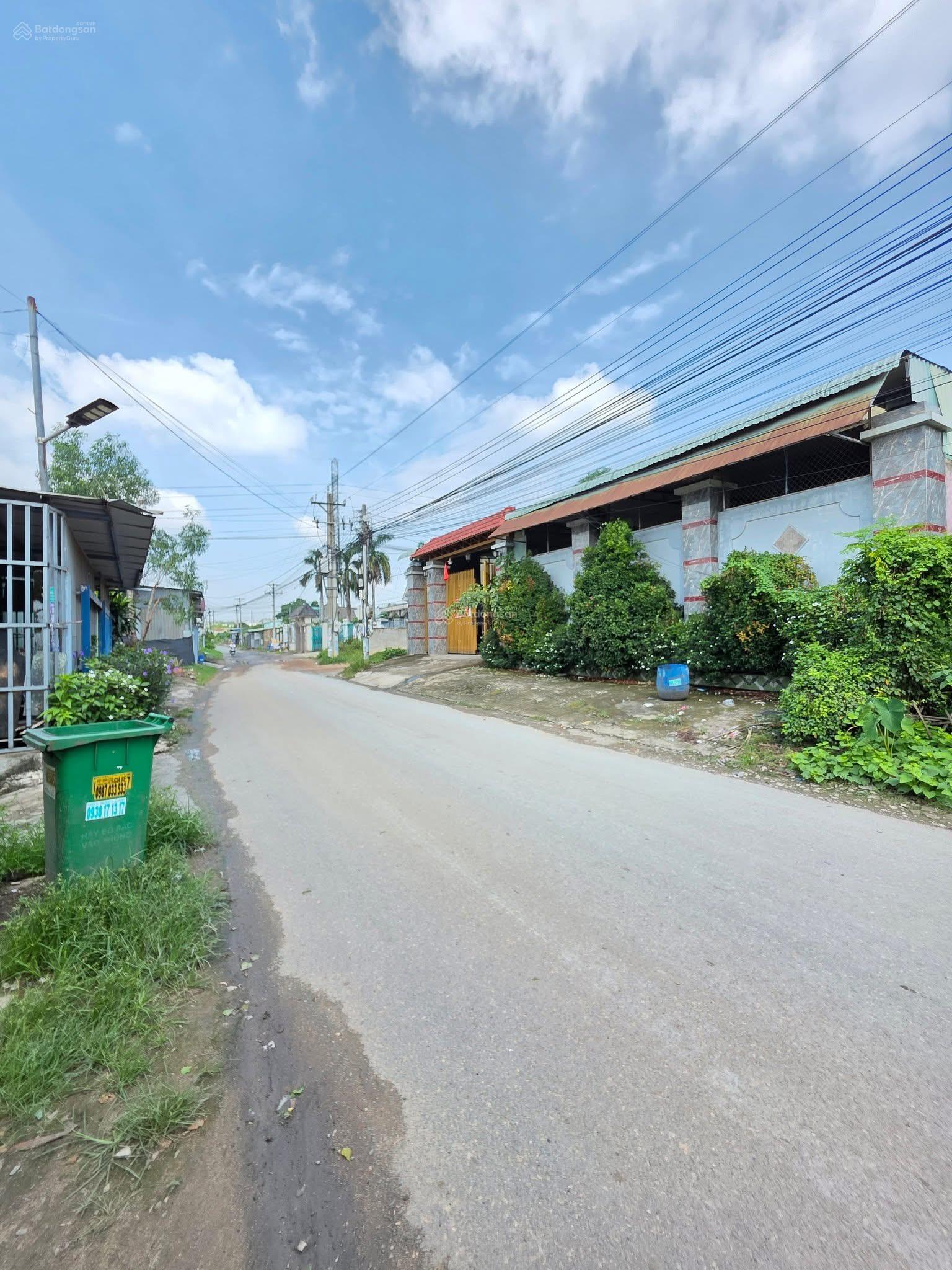 Cần bán nhà sổ riêng mặt tiền đường nhựa lớn thuộc Tân Bình, Dĩ An, Bình Dương Cần bán nhà sổ riêng mặt tiền đường nhựa lớn thuộc Tân Bình, Dĩ An, Bình Dương