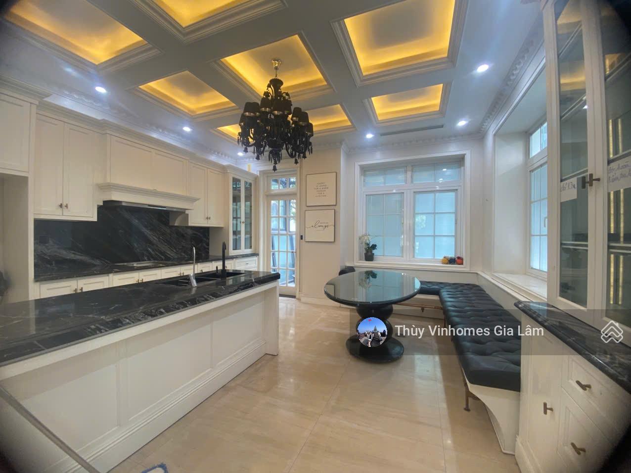 Cho thuê gấp căn biệt thự song lập để ở full nội thất sang trọng, DT 150m2, gần Vincom, gần biển hồ