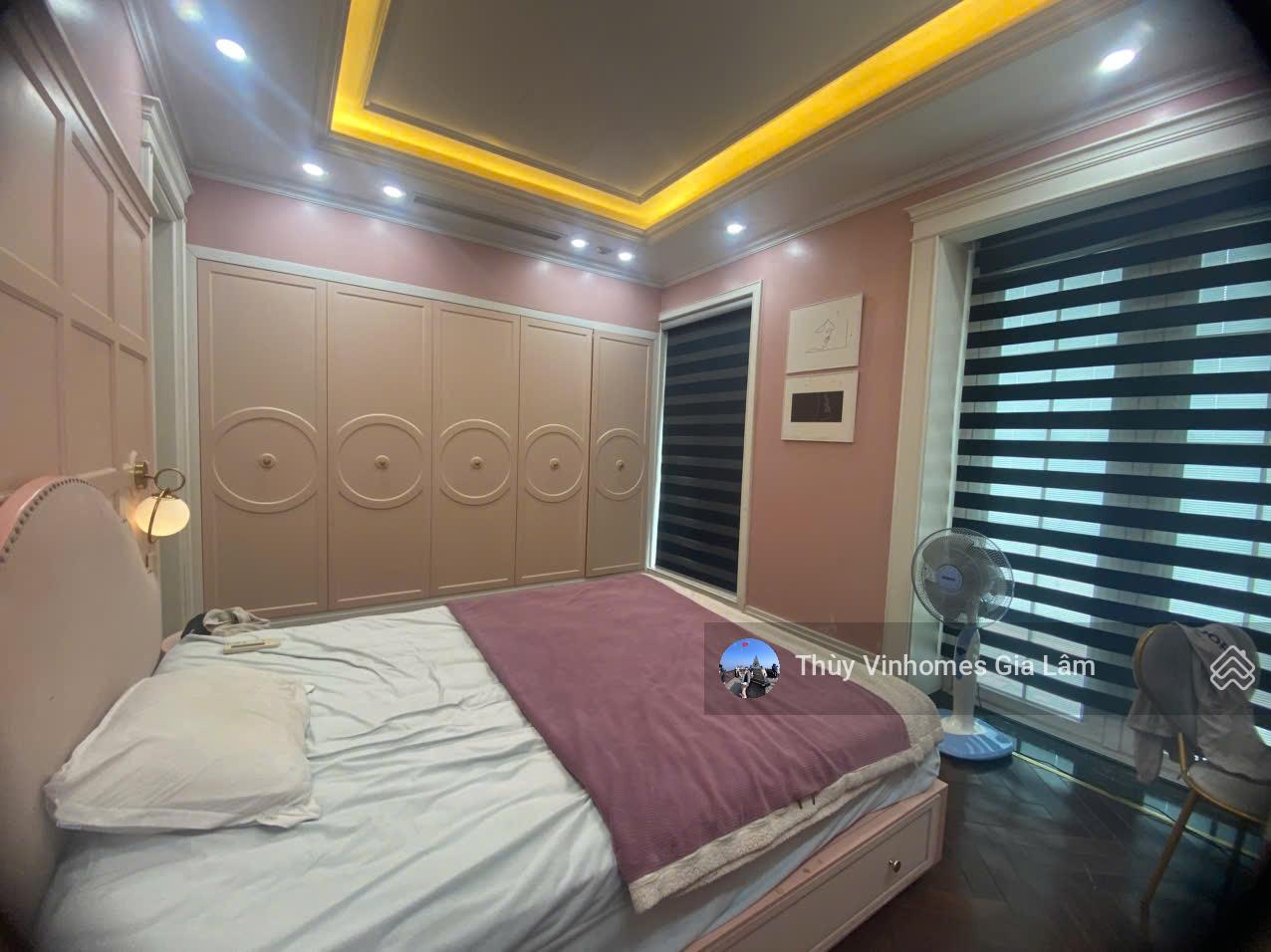 Cho thuê gấp căn biệt thự song lập để ở full nội thất sang trọng, DT 150m2, gần Vincom, gần biển hồ