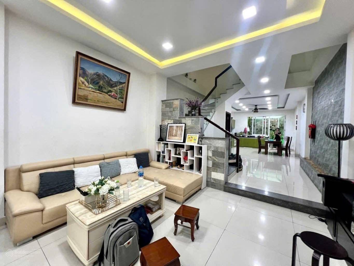 Cần bán nhà cho thuê 10tr/tháng, DT 120m2/3ty950, đã hoàn công, đường 4m, đi ra QL13 chỉ 500m, SHR