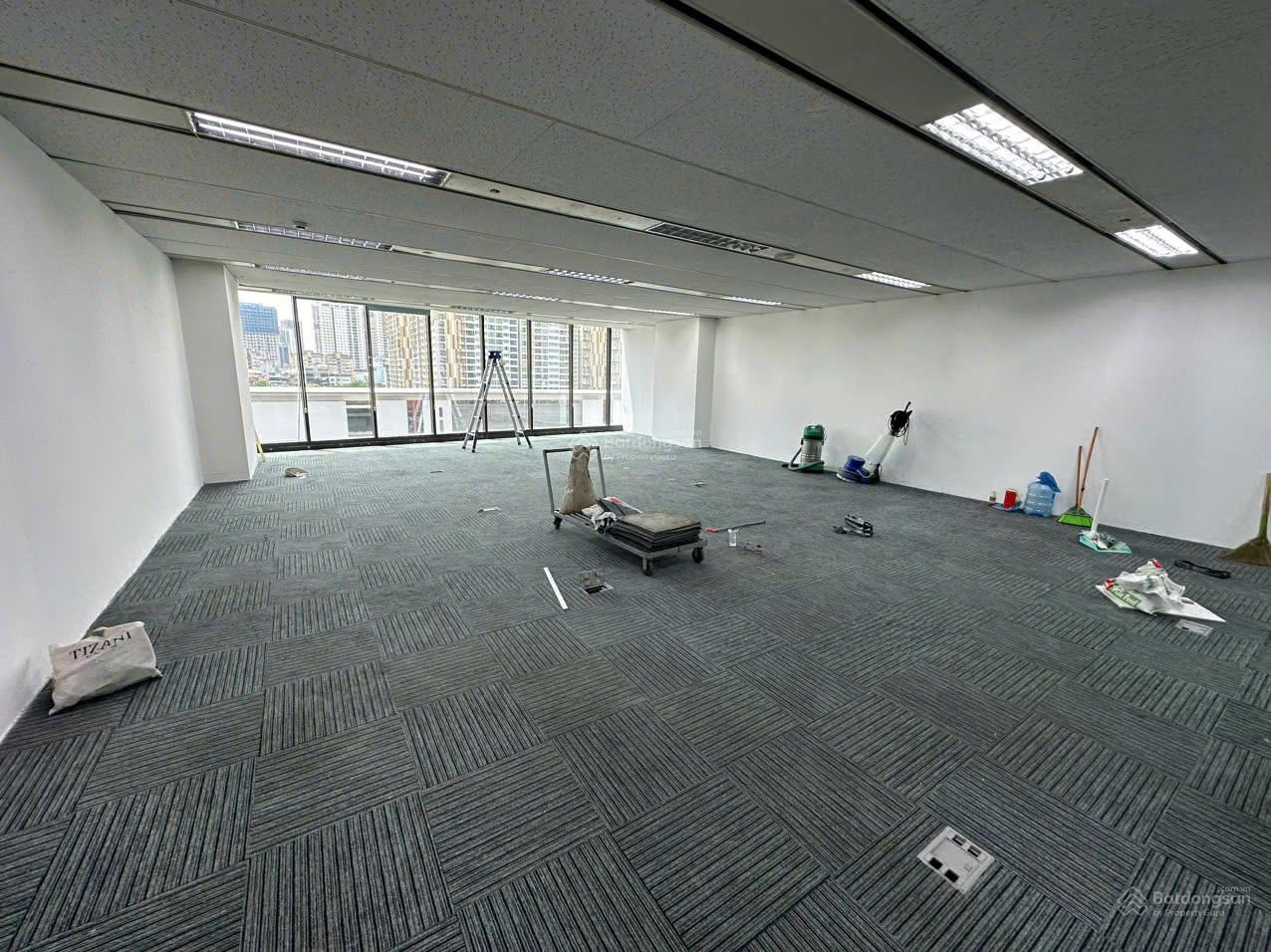 Cho thuê VP, MBKD Phố Ngọc Khánh DT từ 100m2, 1000m2 tòa nhà mới đi vào hoạt động, đầy đủ PCCC