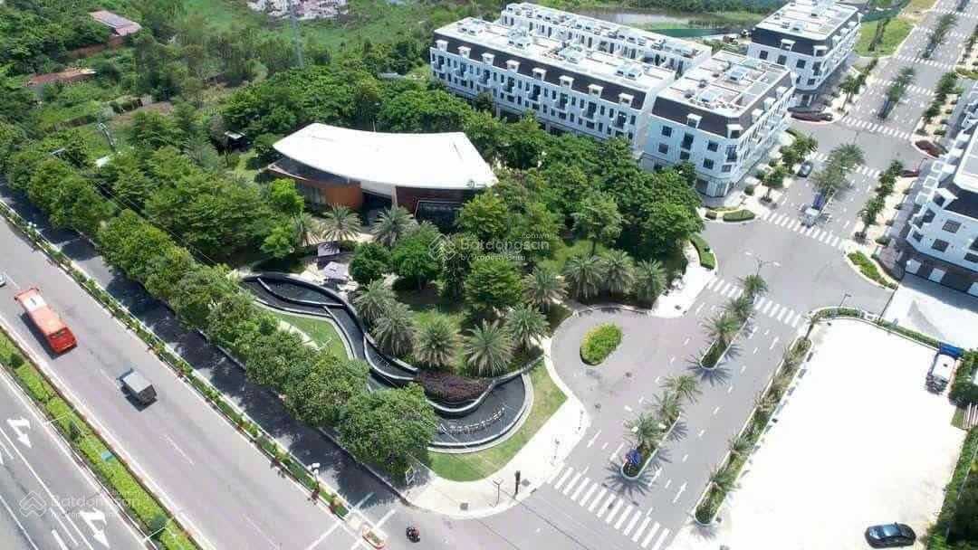Bán gấp nhà liên kế 1 trệt 3 lầu đẹp dự án Lavida, hỗ trợ tất toán NH, LH Võ Thủy 0901 681 ***