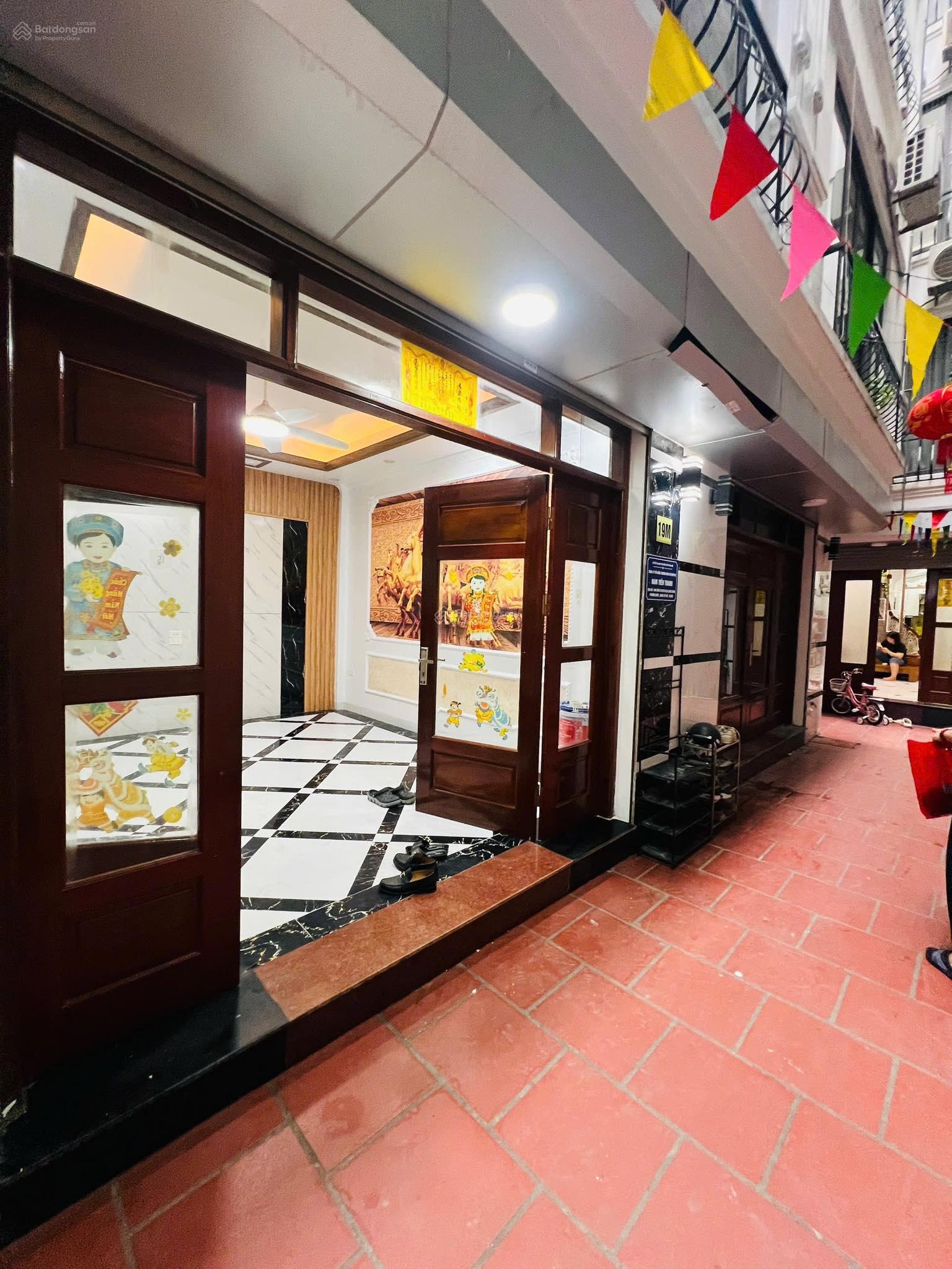 BÁN NHÀ Ở NGAY TÂY HỒ - LẠC LONG QUÂN, GẦN HỒ TÂY (Chỉ 7.6 tỷ)