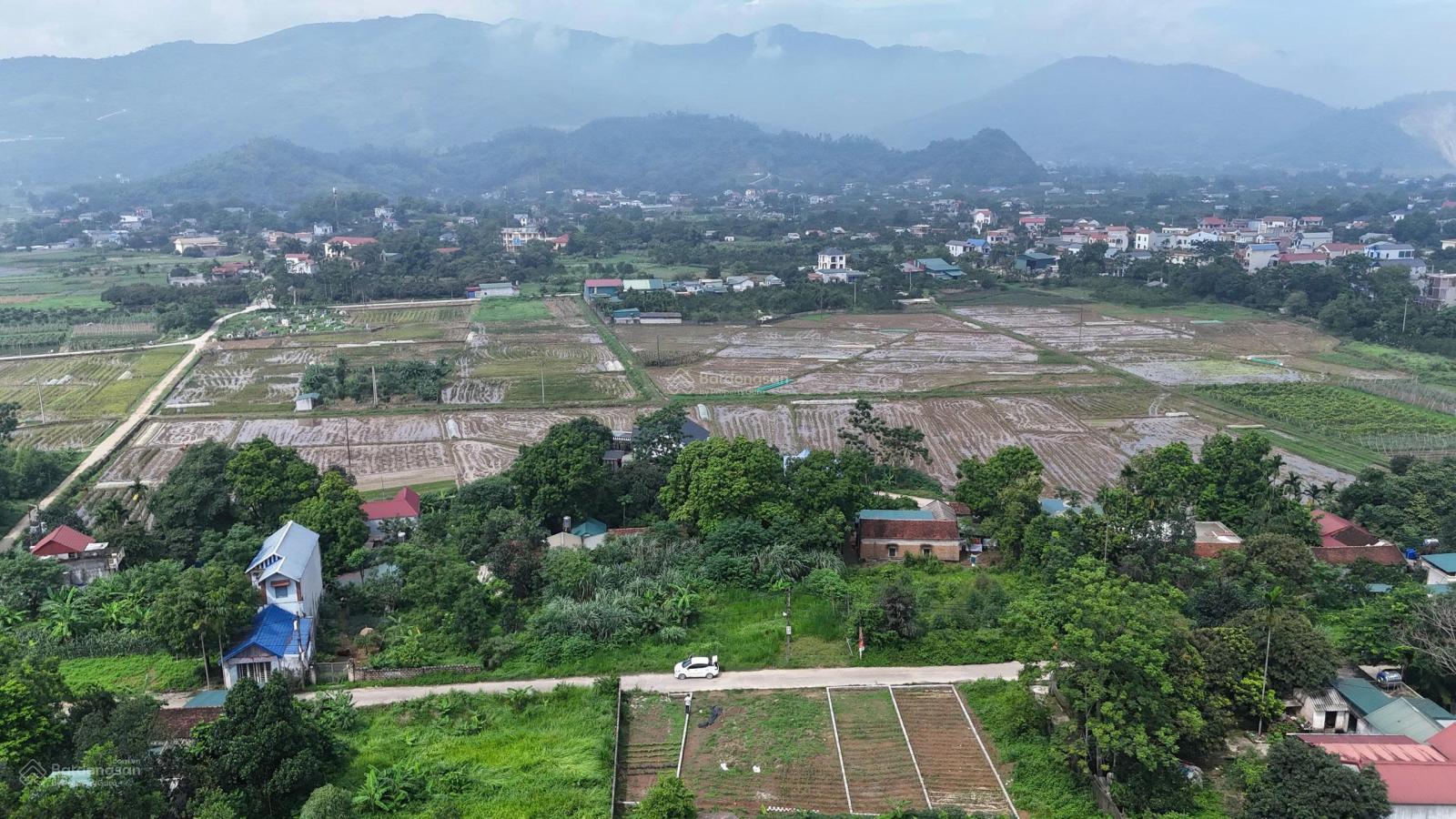 Nhỉnh 3tỷ 243m2 122m2 thổ cư trục chính liên thôn tại xã Nam Phương Tiến Hà Nội