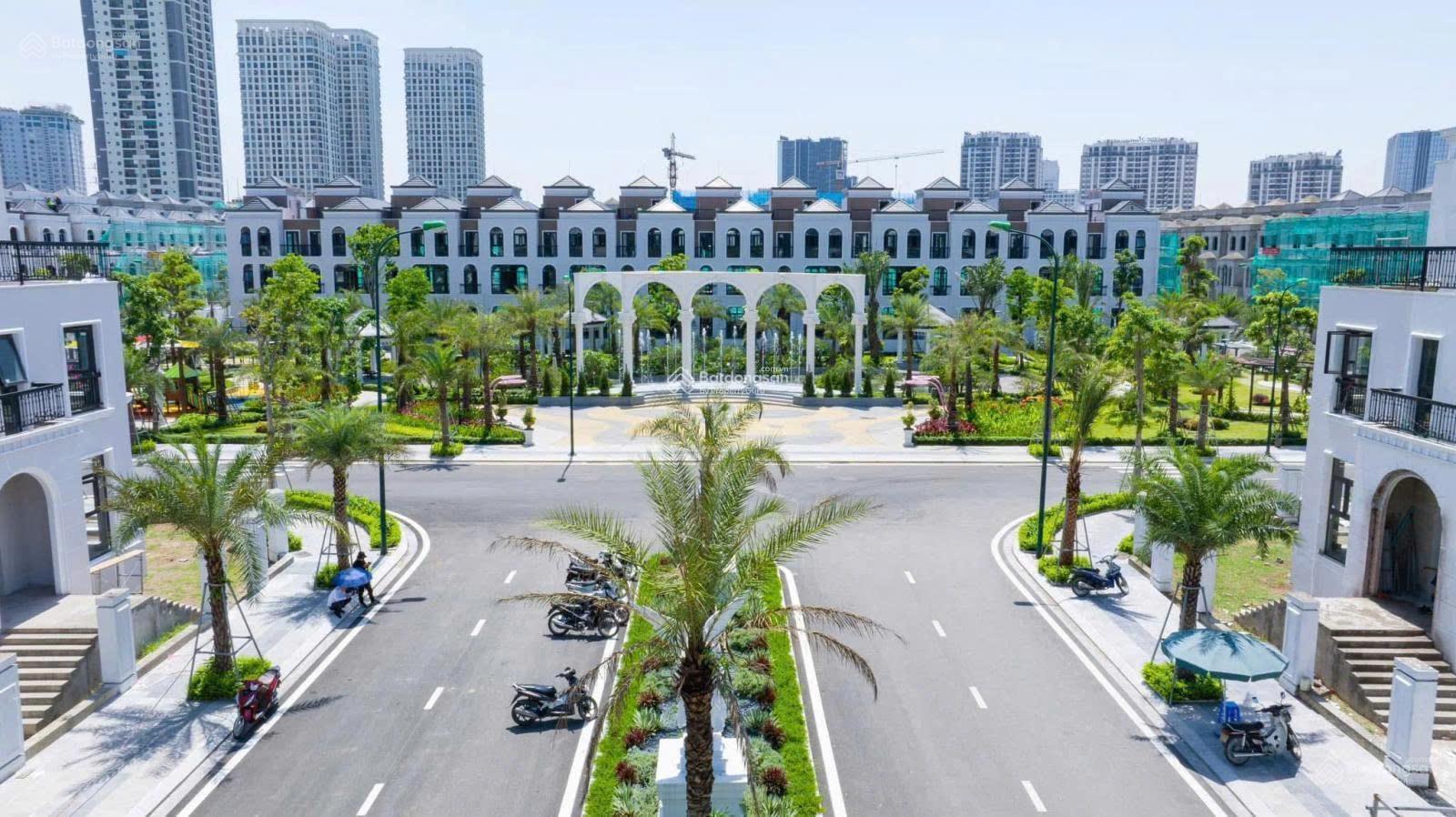 Chính chủ gửi bán biệt thự Ciputra 140m2, 3 tầng 1 hầm ở ngay, giá 54 tỷ. Liên hệ: 0989 862 ***