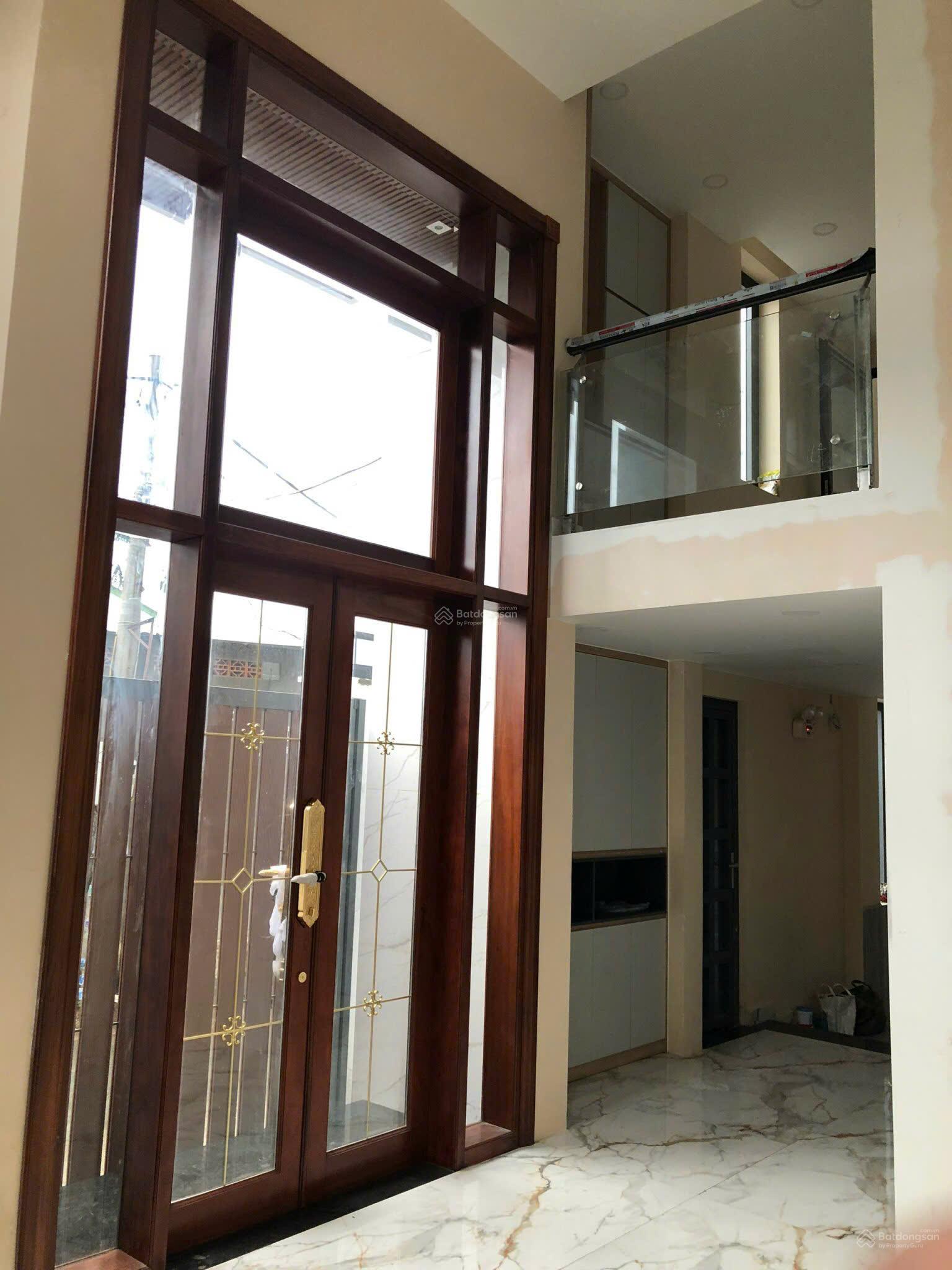 Nhà xây mới, đồ nội thất đầy đủ, công năng đầy đủ, chủ nhà cần tiền bán gấp thương lượng mạnh