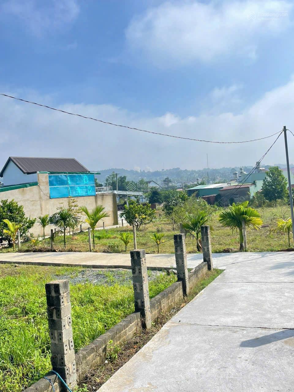 Đất biệt thự vườn 1000m2 sẵn 150m2 thổ cư, xây dựng nhà được 175m2 sổ hồng sẵn, sang tên nhanh lun Đất biệt thự vườn 1000m2 sẵn 150m2 thổ cư, xây dựng nhà được 175m2 sổ hồng sẵn, sang tên nhanh lun
