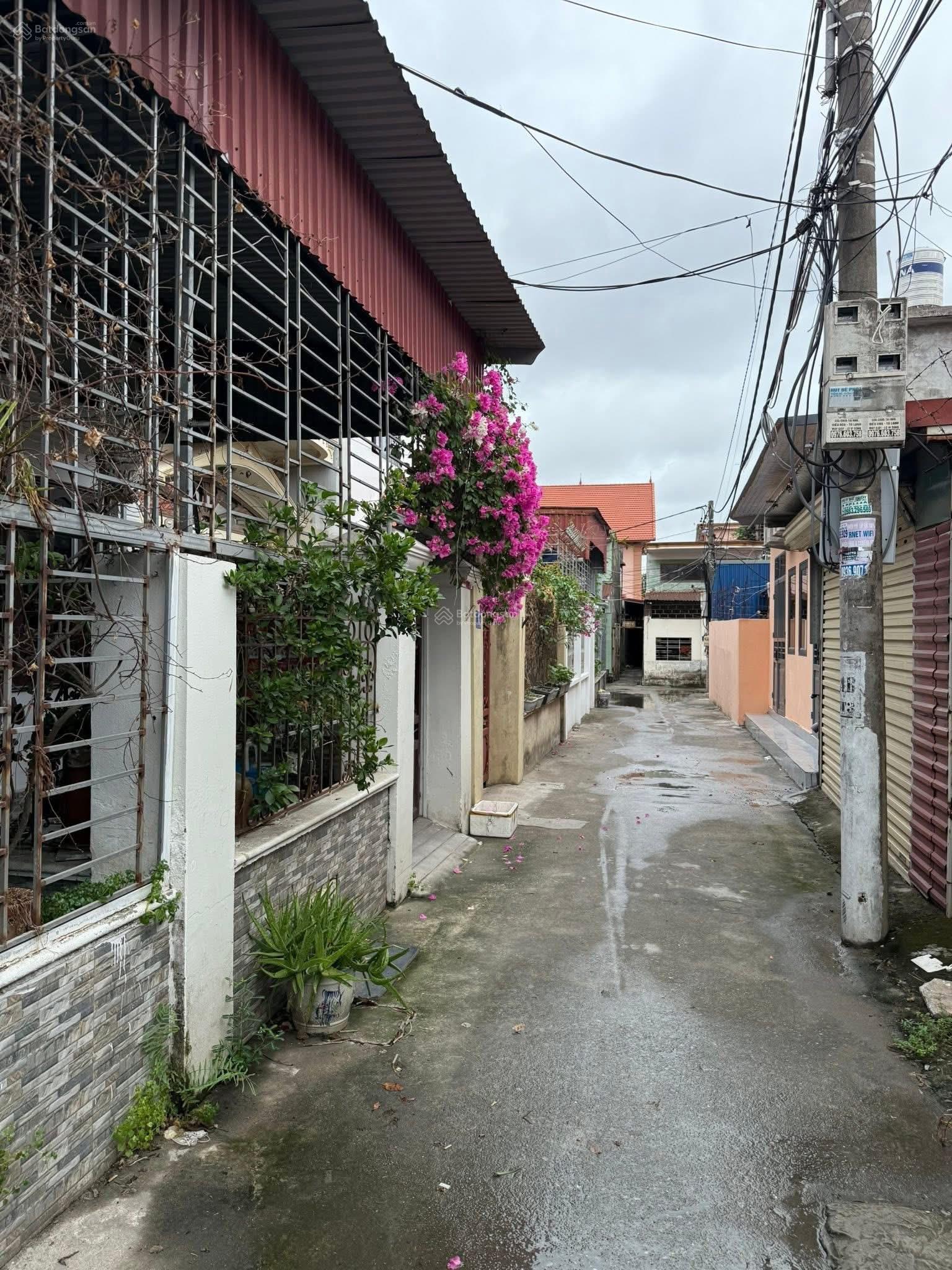Bán đất có nhà C4 DT 72m2 sát Vinhomes Dương Kinh. Đường thông 3m giá 1tỷ860tr ra lộc.LH 0989 335 ***