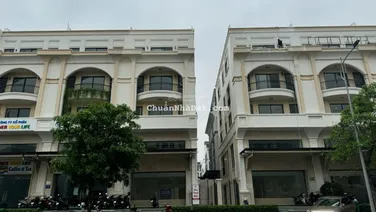 Cho thuê nguyên căn trục Đinh Thị Thi hoàn thiện có thang máy máy lạnh, sàn trống KĐT Vạn Phúc