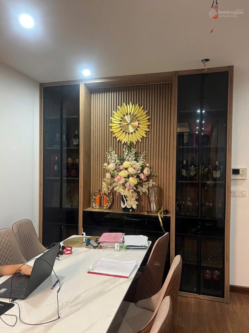 Chính chủ cần bán căn hộ diện tích 92m2 thiết kế 2N2VS nhà full nội thất view thoáng giá 8,2 tỷ Chính chủ cần bán căn hộ diện tích 92m2 thiết kế 2N2VS nhà full nội thất view thoáng giá 8,2 tỷ