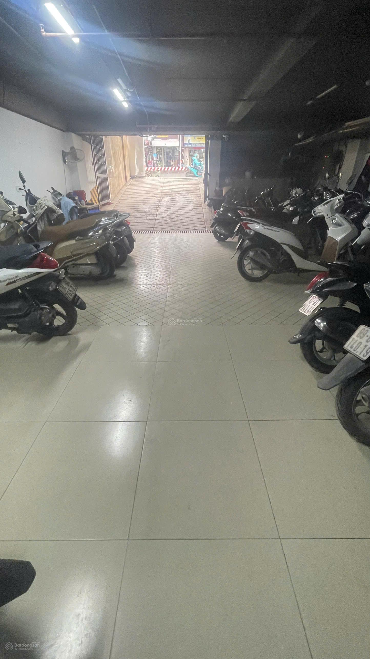 Cho thuê văn phòng tại Lạc Long Quân, 27 triệu/th, 140m2, view đẹp Hồ Tây