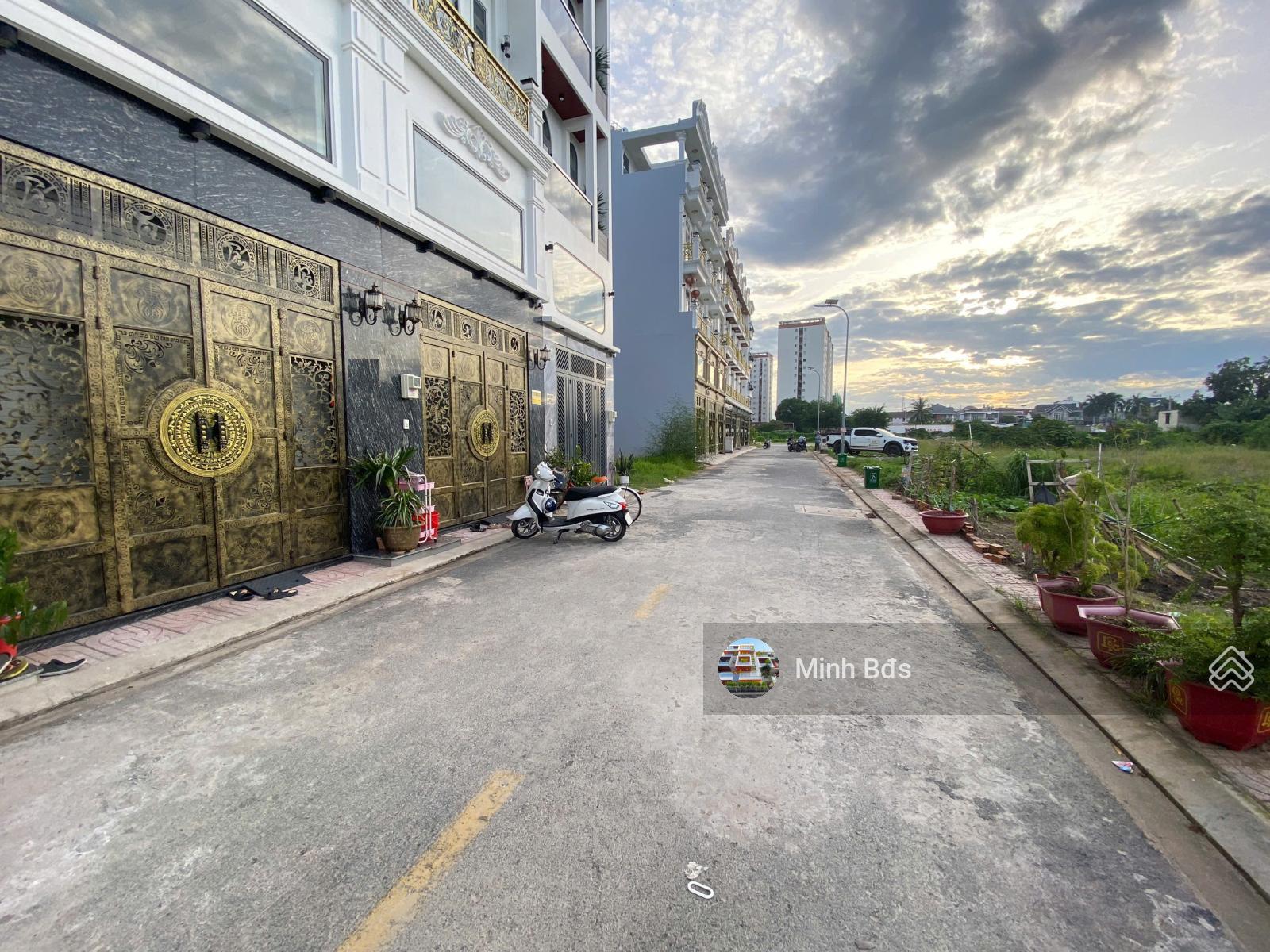 Nhà mới 4,5 tấm, 4x13,5m đường nhựa 8m thông thoáng khu tái định cư, tiện ích đầy đủ chỉ 5 phút