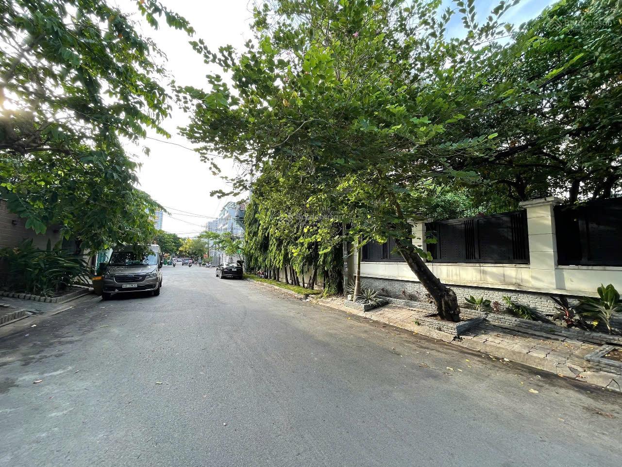 Bán biệt thự 215C3 ngay mặt tiền Nguyễn Văn Hưởng/Thảo Điền - Quận 2