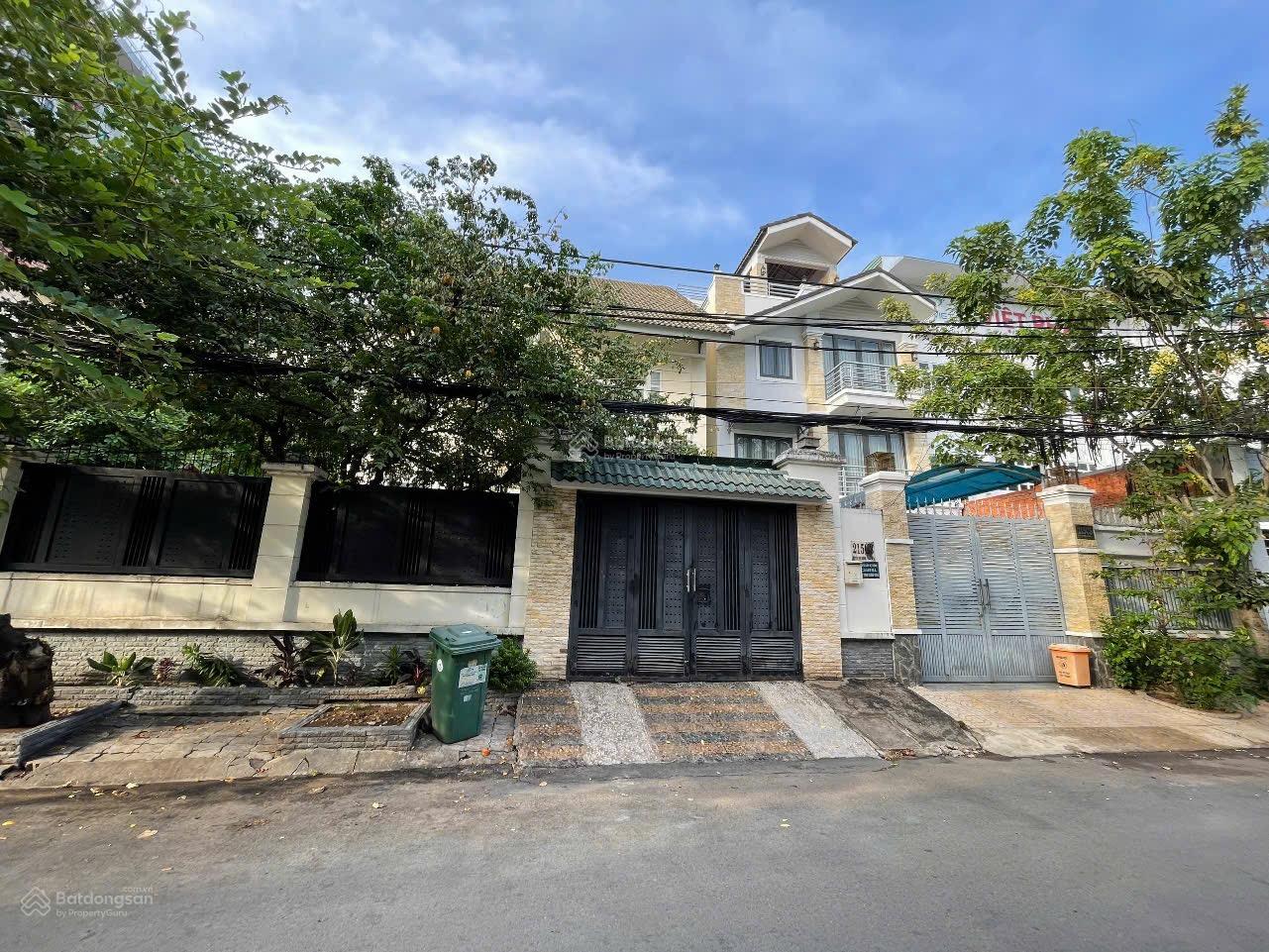 Bán biệt thự 215C3 ngay mặt tiền Nguyễn Văn Hưởng/Thảo Điền - Quận 2