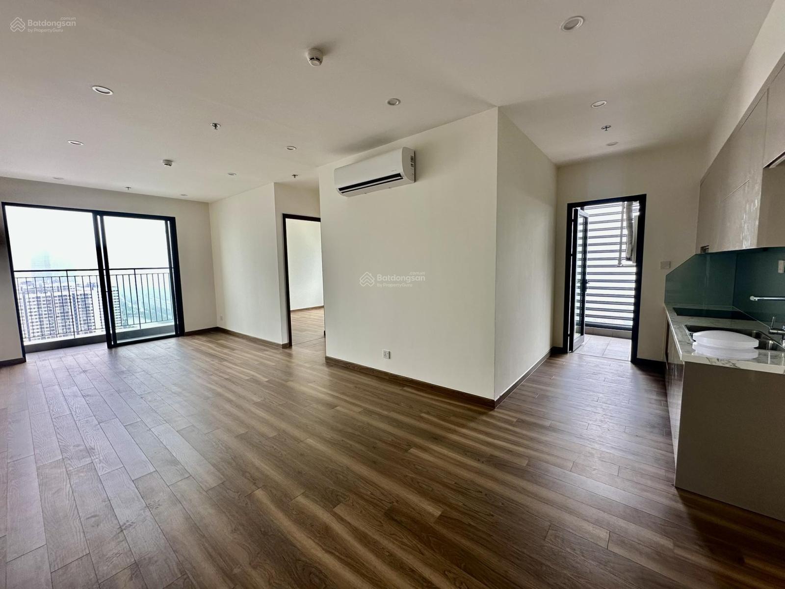 Chủ nhà gửi bán căn hộ 2PN + 1 DT 76,5m2 The Beverly, tầng trung view bể bơi và khu biệt thự