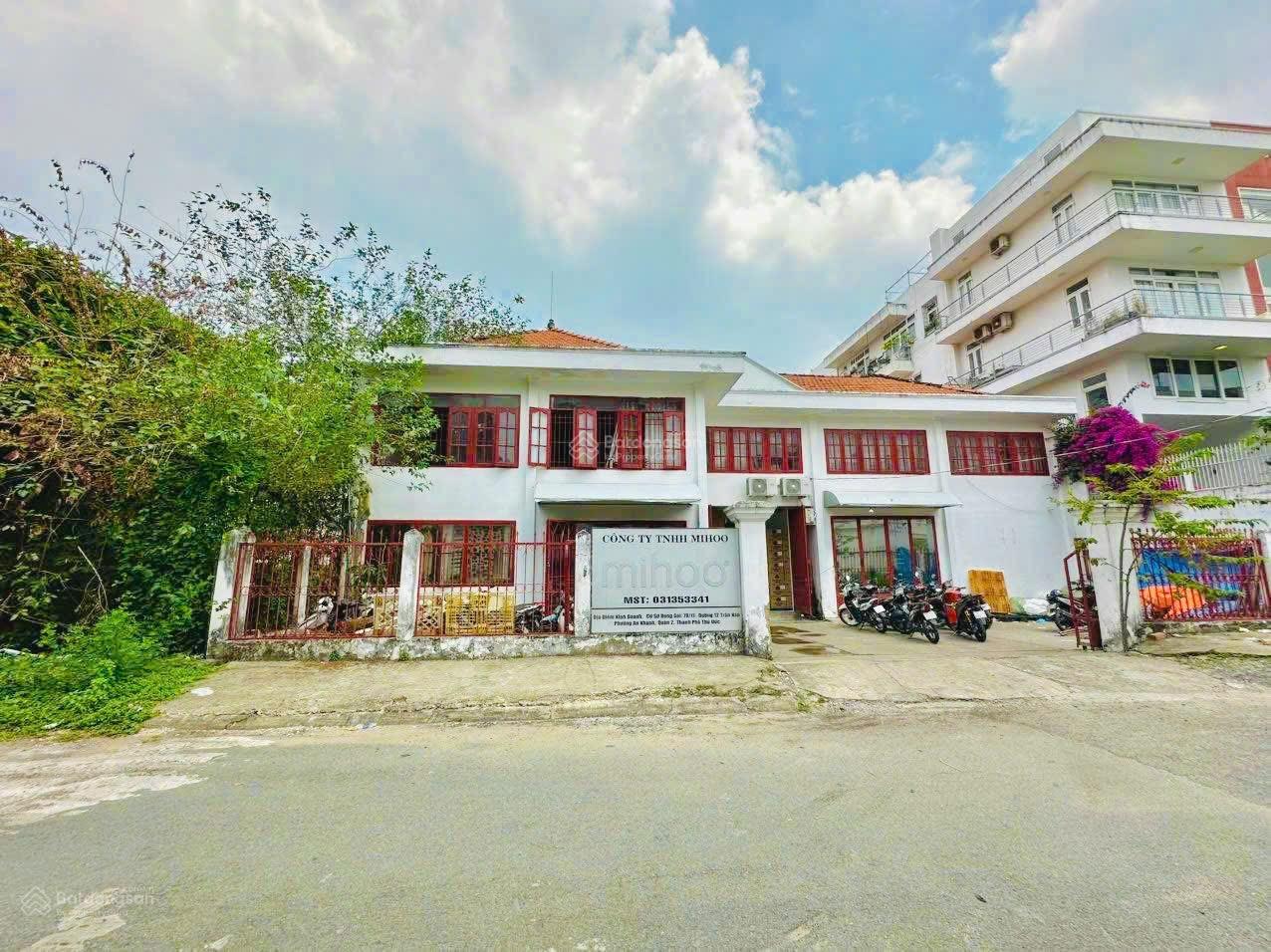 Biệt thự cũ 621m2 (ngang 20m) đường 12m ngay Trần Não - giá 85 tỷ Tl