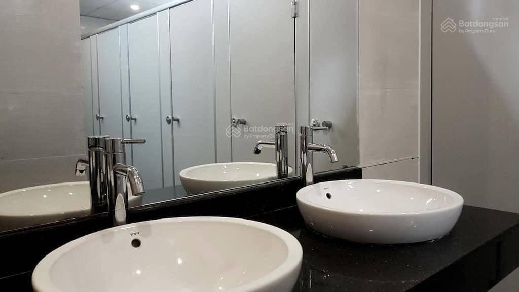 Gia đình bán nhà mặt phố đầu Láng Hạ Lê Văn Lương lô góc 3 thoáng 69m2 4T MT 6m SĐCC 0985 666 ***