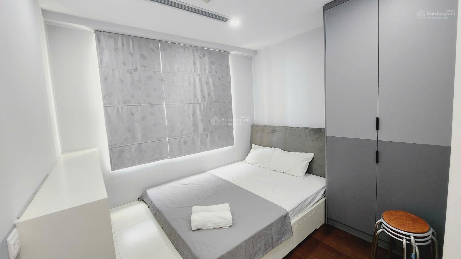 Bán căn 2 PN tòa C3 Vinhomes D'Capitale, đầy đủ nội thất, giá 7 tỷ bao phí. Liên hệ 0966 803 ***