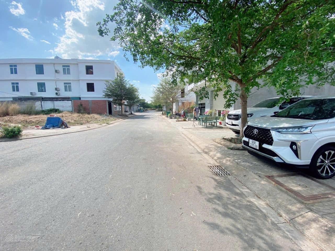 Chính Chủ Bán Gấp Lô Đất MT Phố Tôn Đức Thắng KDC Hiệp Phước, DT 136m2 - Giá 2ty4 Buông Sổ.